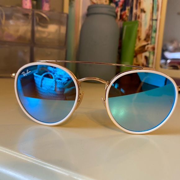 White Rounded blue lens ray bans - Picture 2 of 7